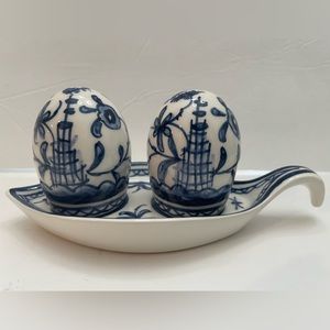 Williams Sonoma Azulejo S&P Shakers & Caddy